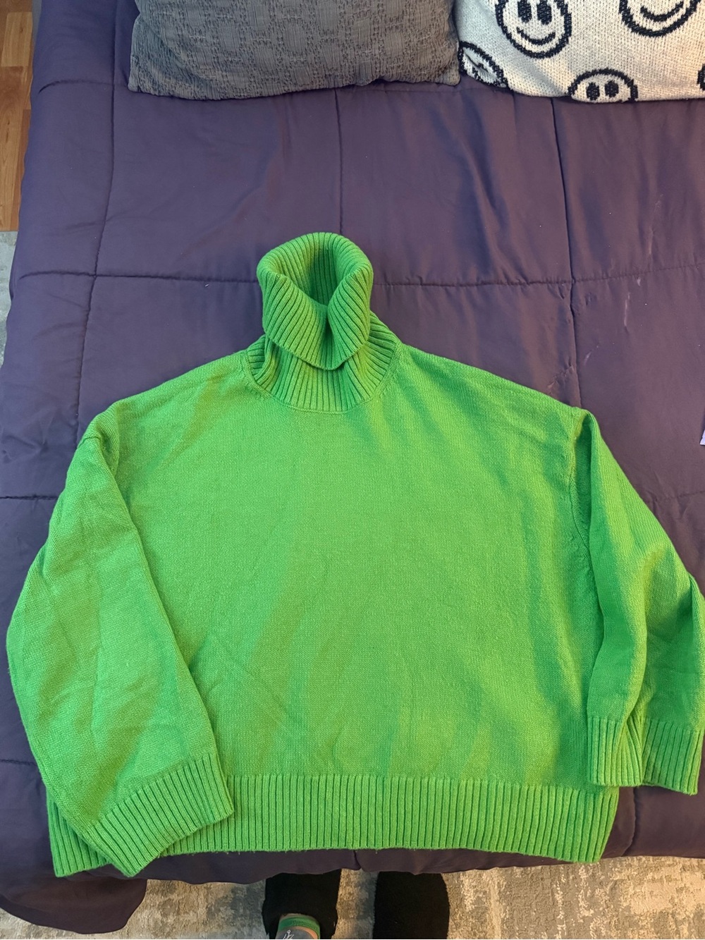 H&M Women’s Green Turtleneck Sweater